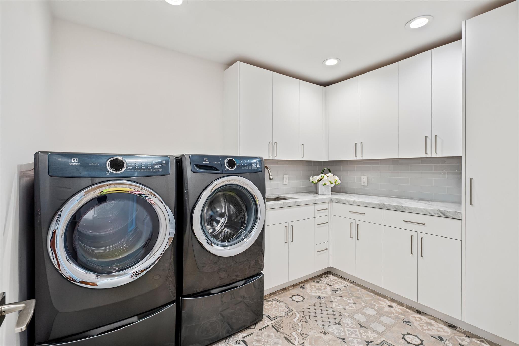 ESTATES IV - Residential