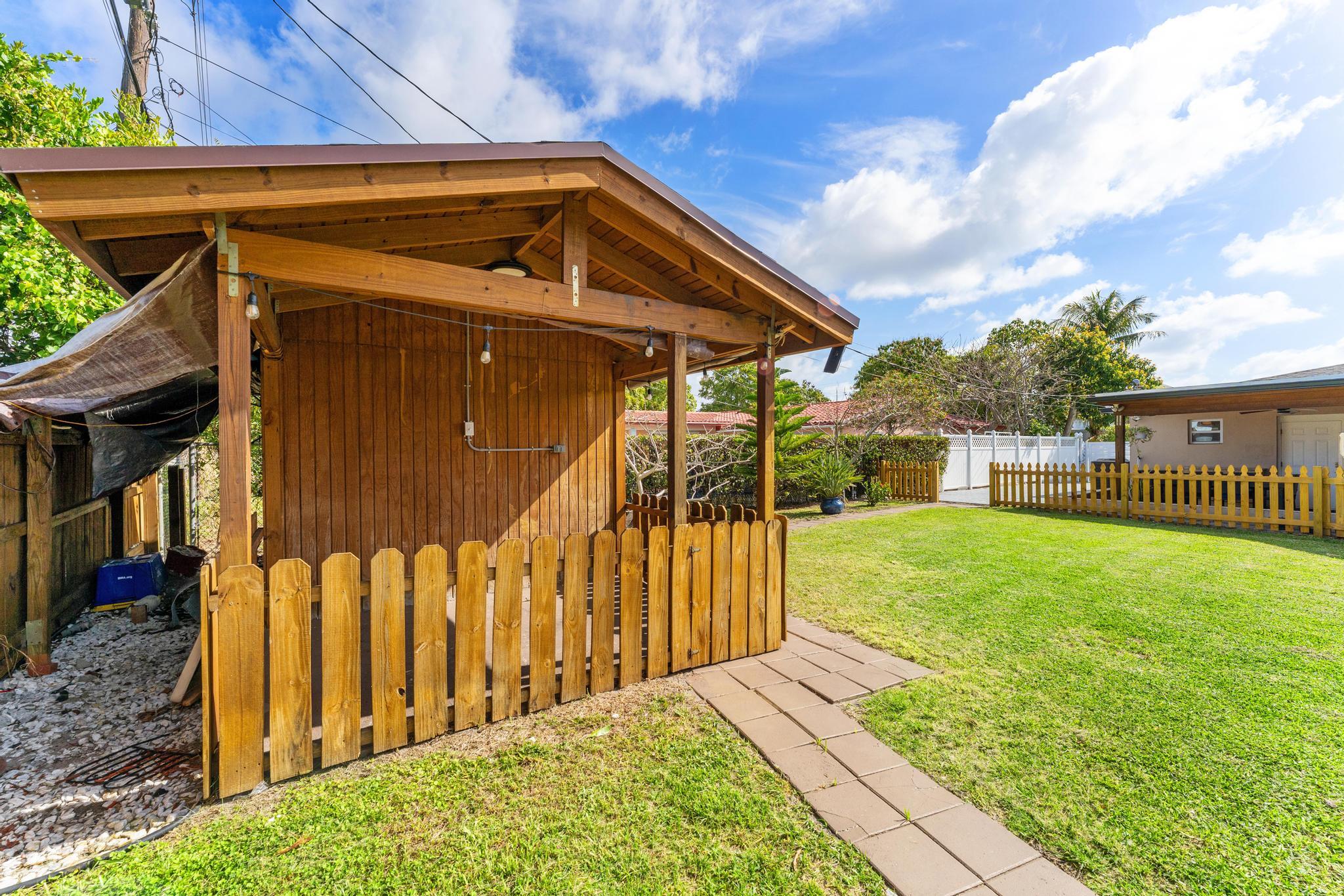 LAKE CLARKE NORTH - Residential