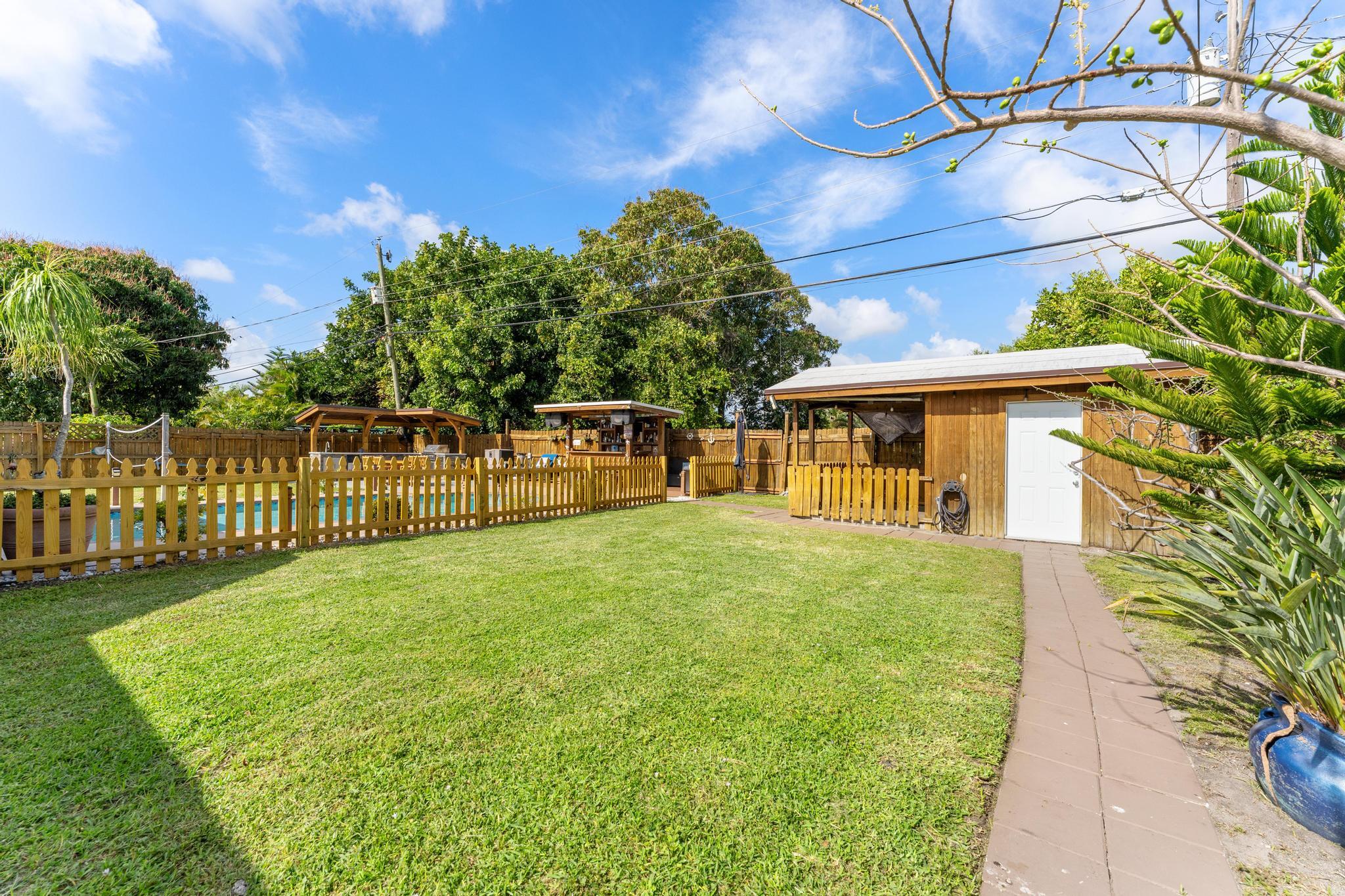 LAKE CLARKE NORTH - Residential