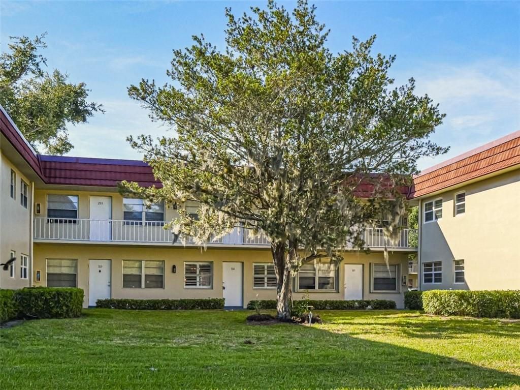 Photo of 21 Pine Arbor Lane #104, Vero Beach, FL 32962 (MLS # B26026095)