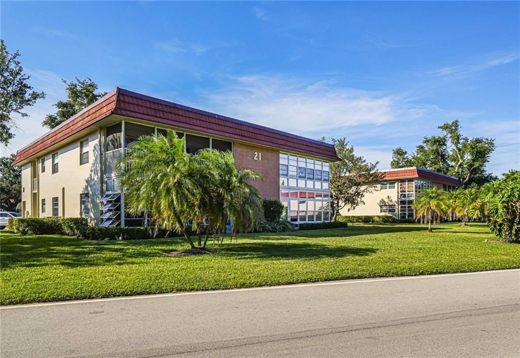 Photo of 21 Pine Arbor Lane #104, Vero Beach, FL 32962 (MLS # B26026095)