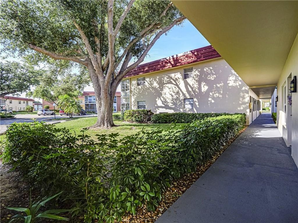 Photo of 21 Pine Arbor Lane #104, Vero Beach, FL 32962 (MLS # B26026095)