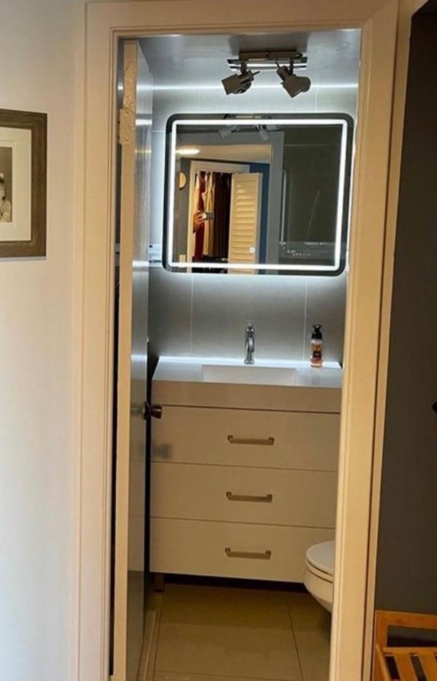 Commodore Plaza - Residential