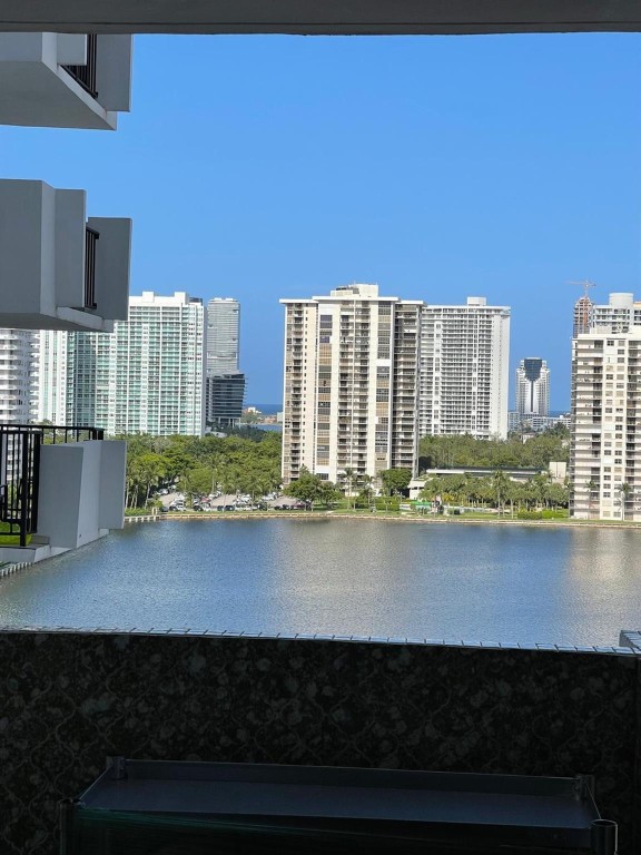 Commodore Plaza - Residential