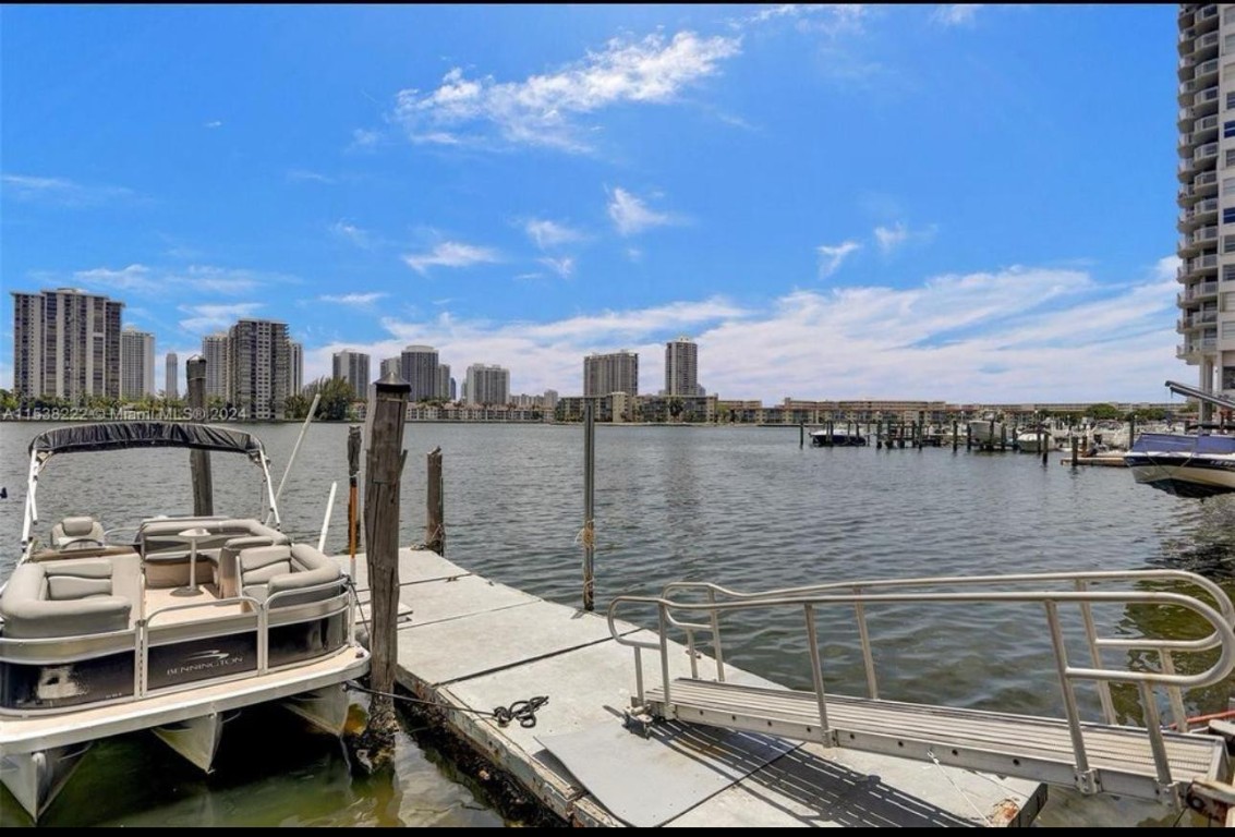 Commodore Plaza - Residential