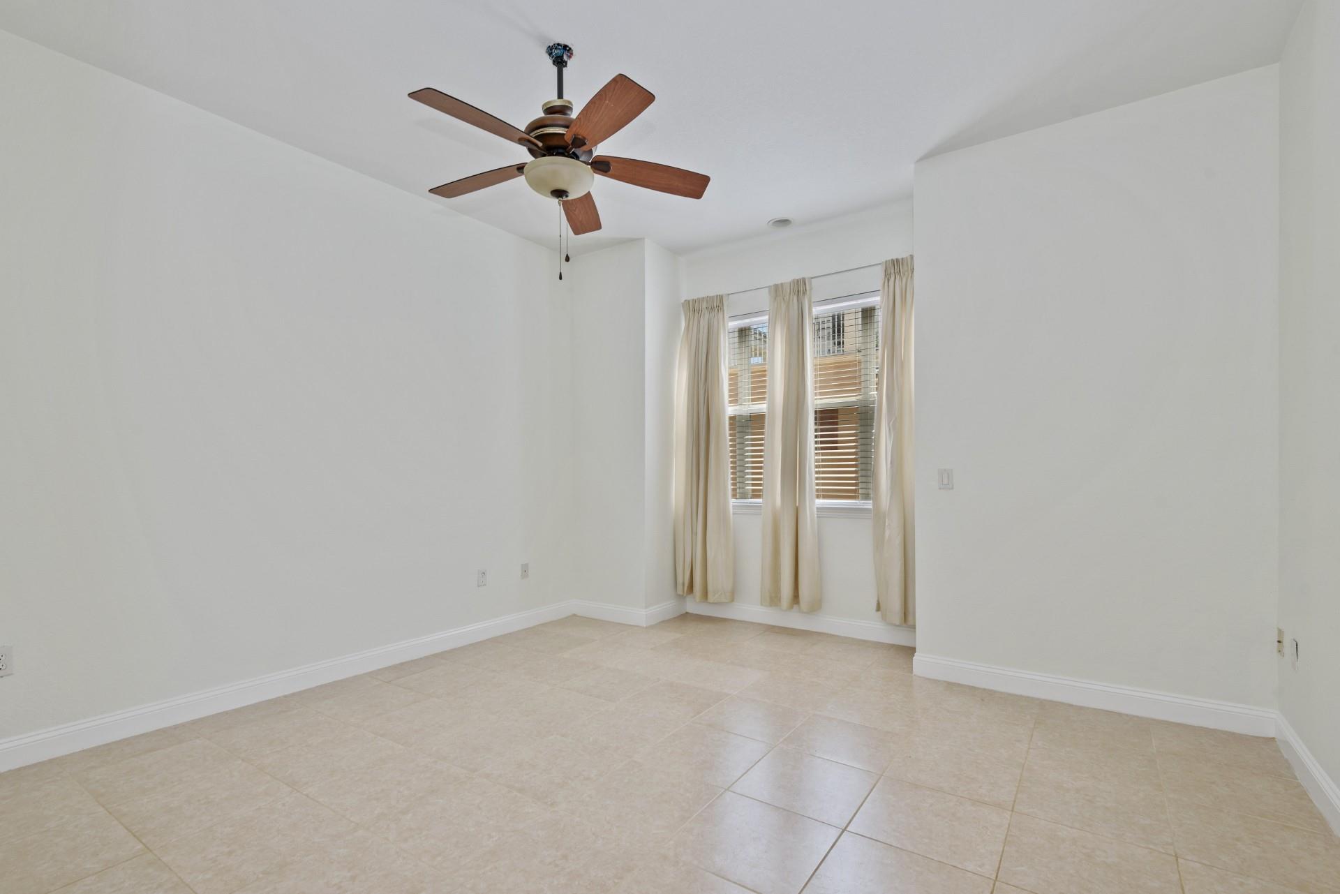 546 NE 7th Ave 1