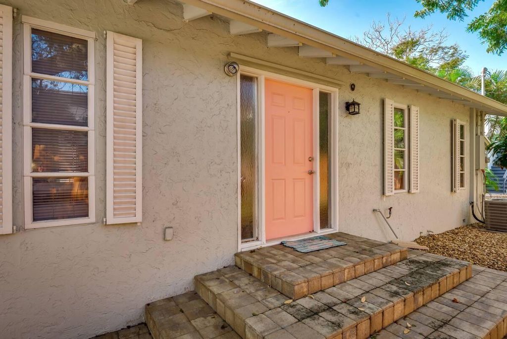 Photo of 107 S K Street, Lake Worth Beach, FL 33460 (MLS # R11031752)