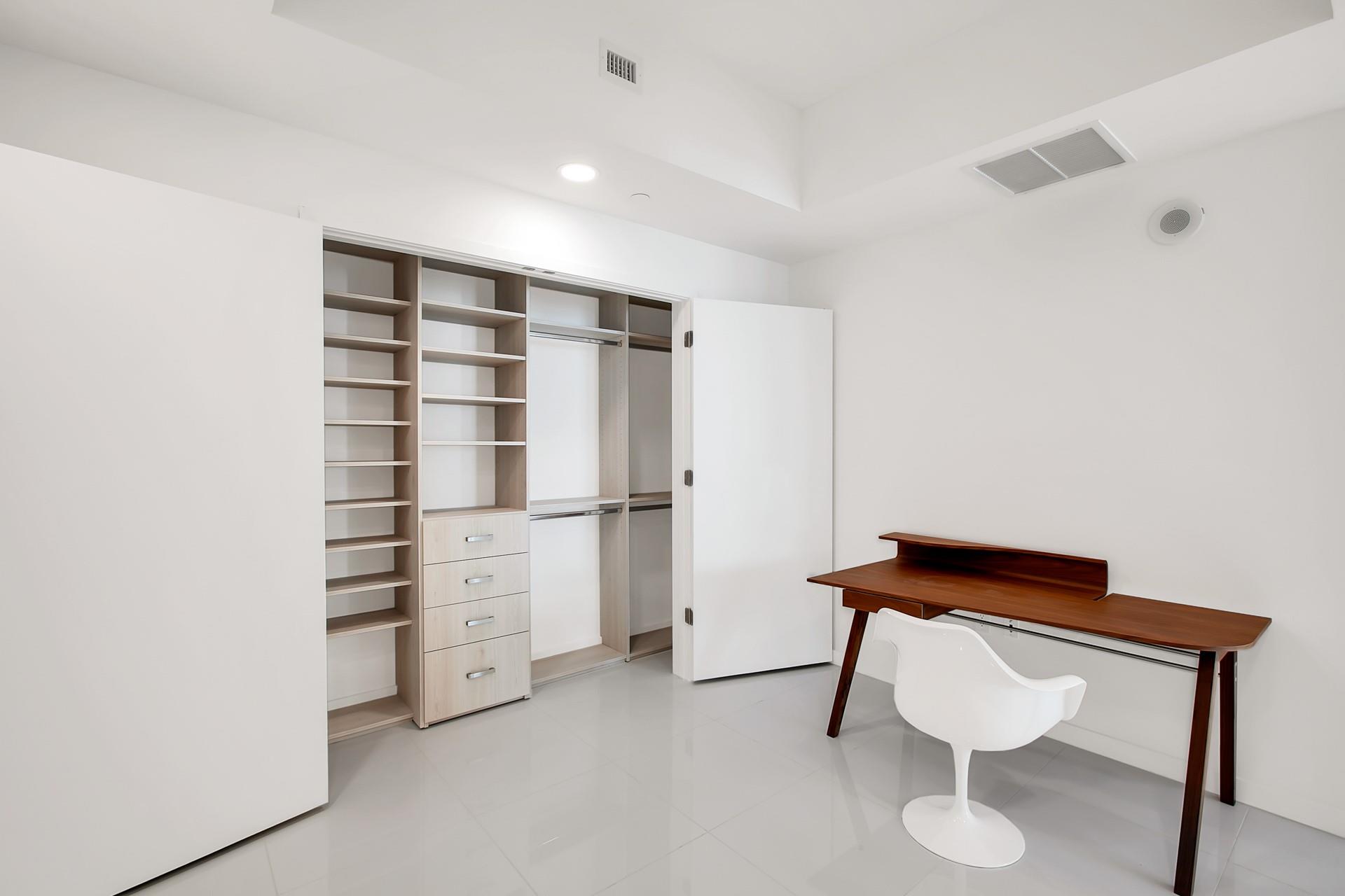 Paramount Worldcenter - Residential