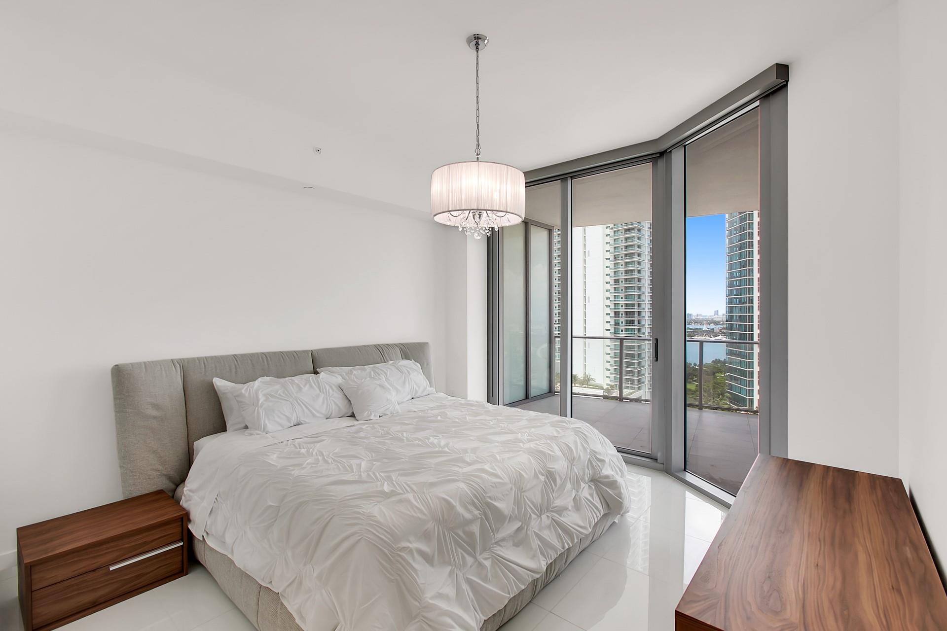 Paramount Worldcenter - Residential