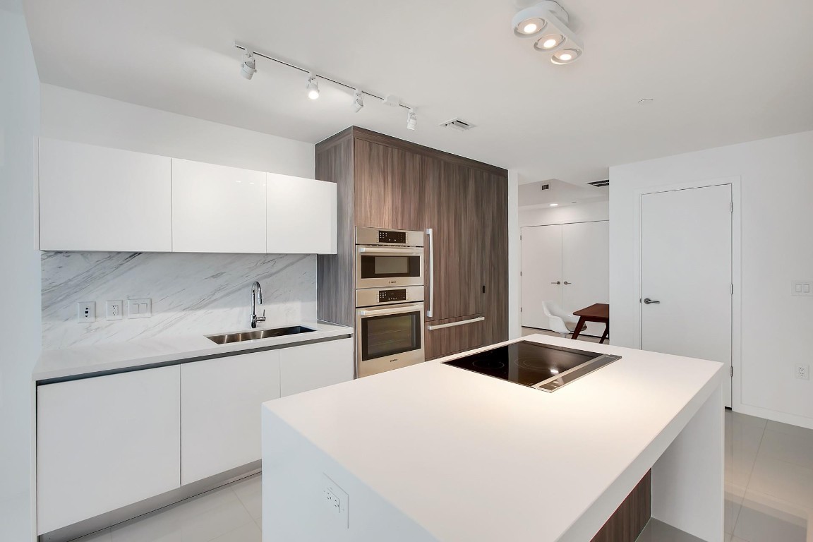 851 NE 1st Avenue 2005