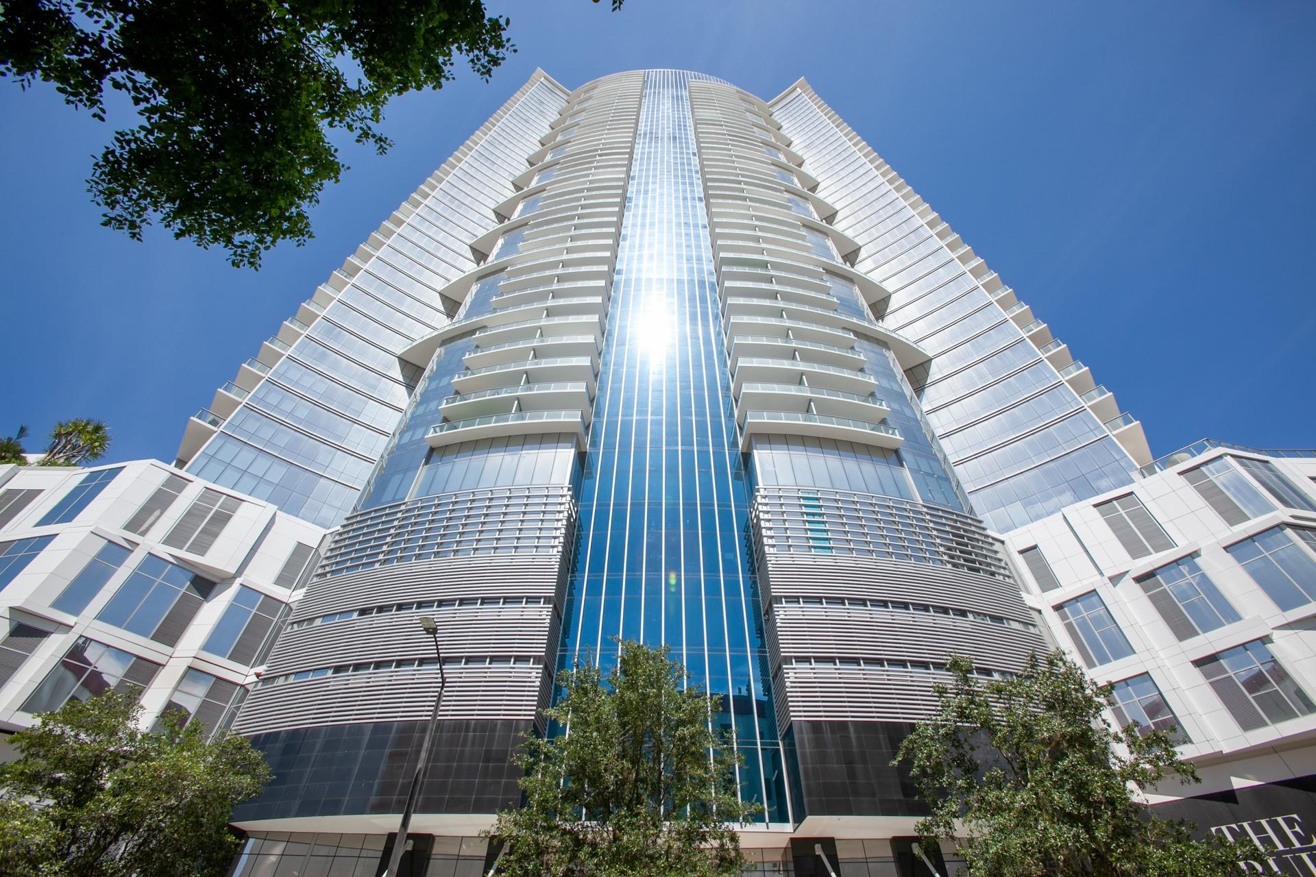 Paramount Worldcenter - Residential