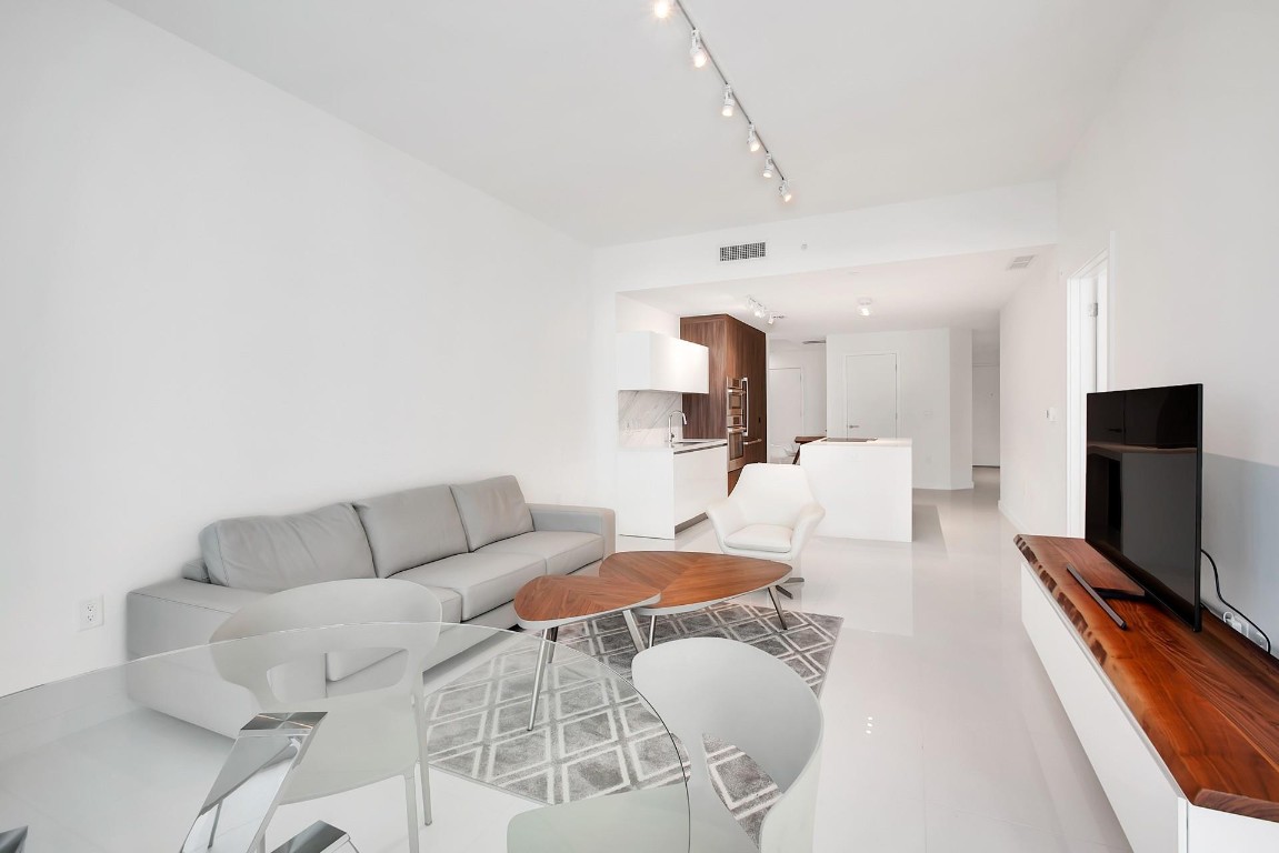 851 NE 1st Avenue 2005