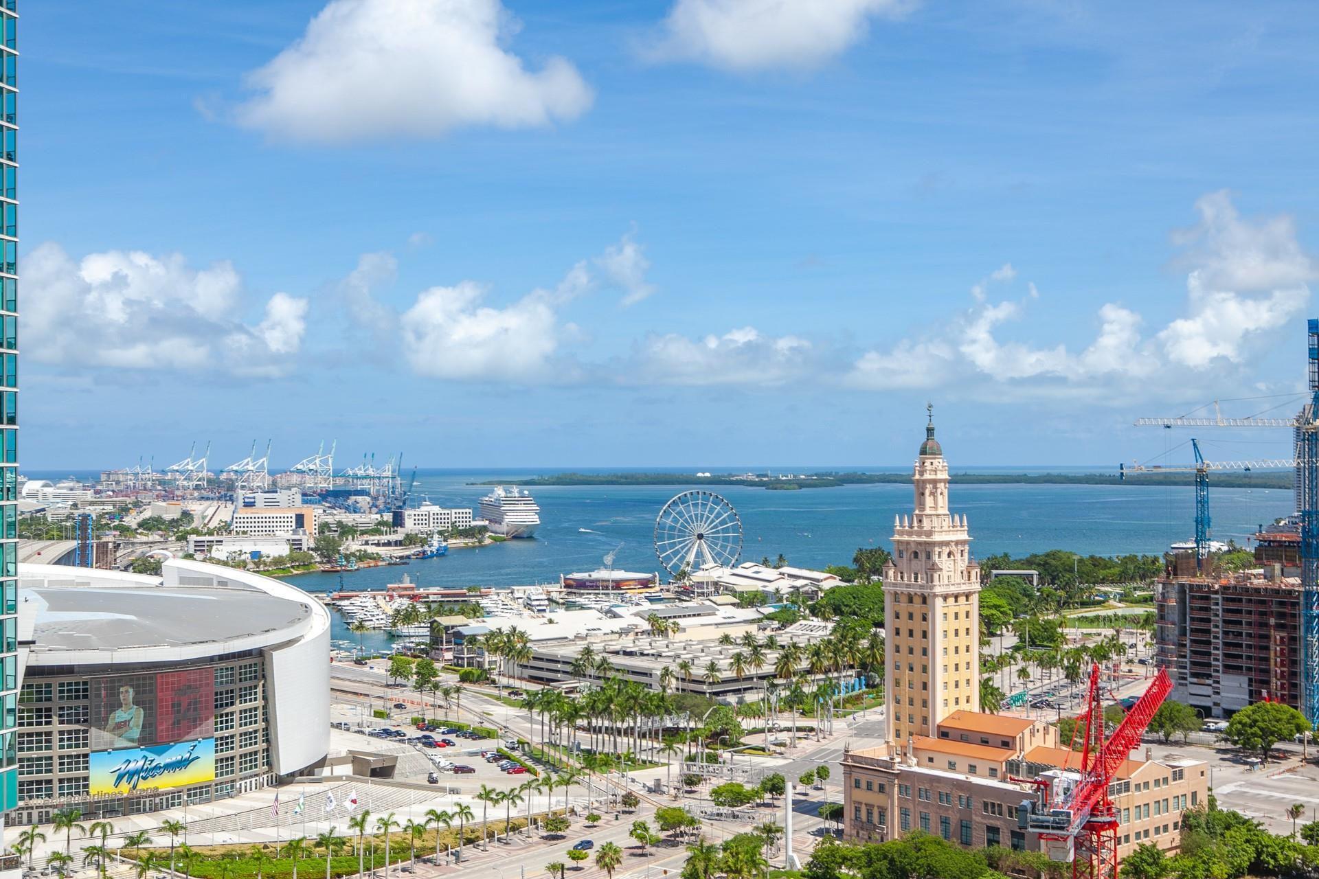 Paramount Worldcenter - Residential