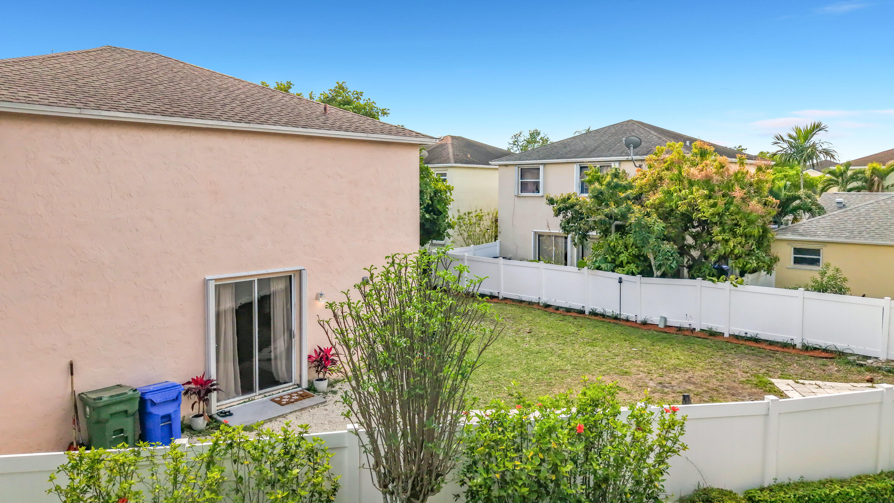 PEMBROKE LAKES SECTION EIGHT - Residential