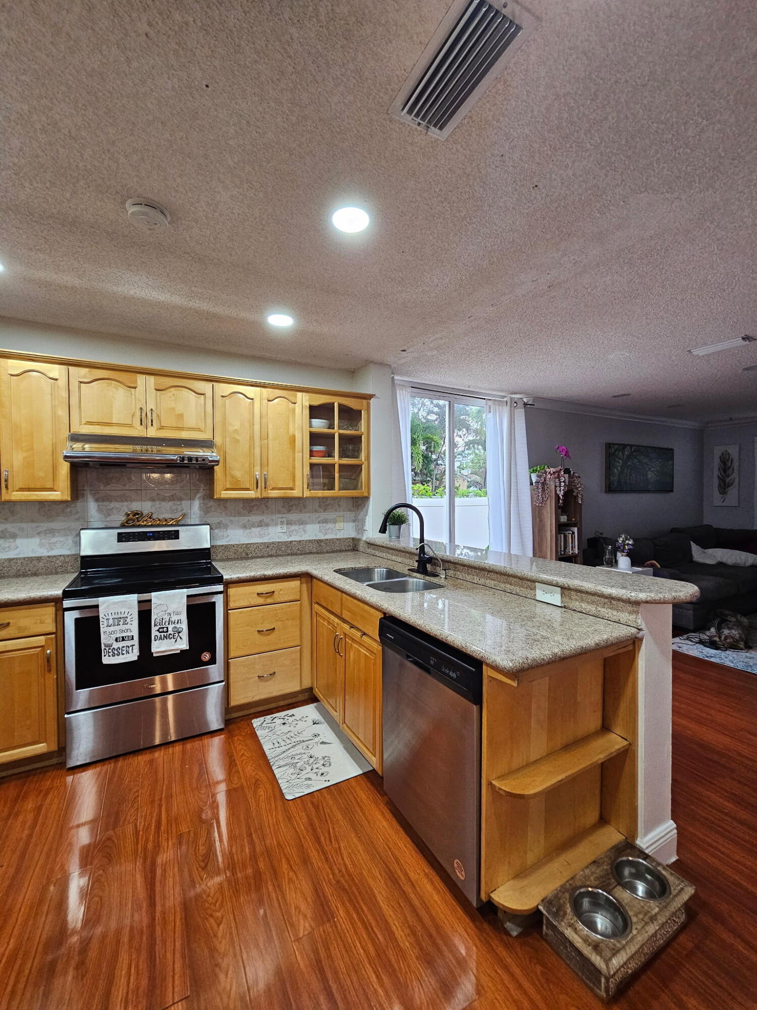 PEMBROKE LAKES SECTION EIGHT - Residential