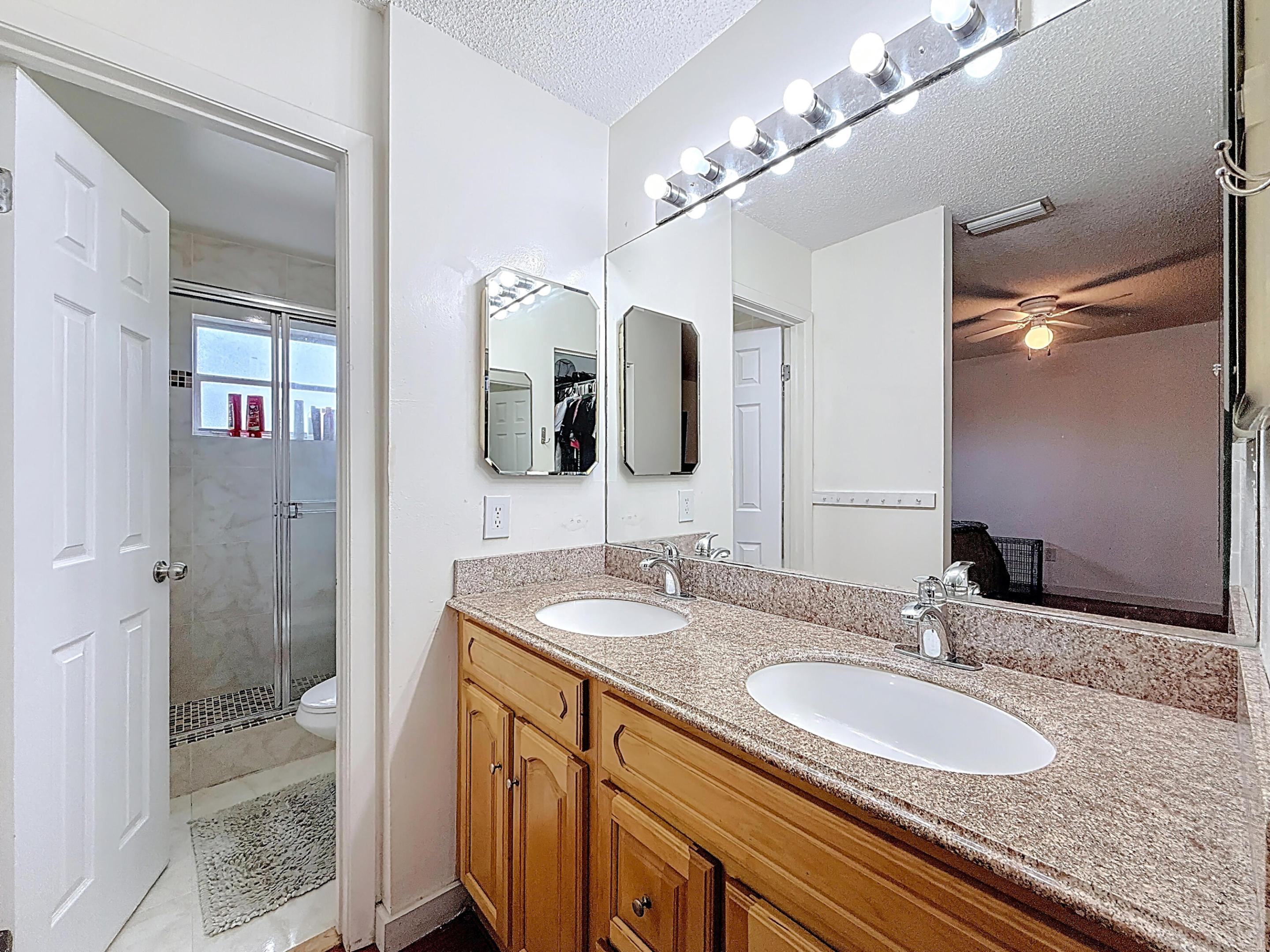 PEMBROKE LAKES SECTION EIGHT - Residential