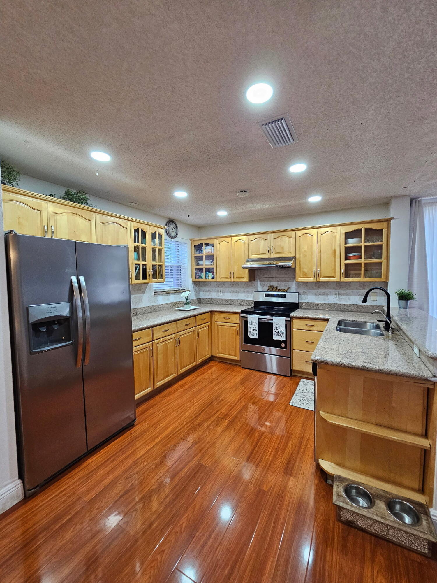 PEMBROKE LAKES SECTION EIGHT - Residential