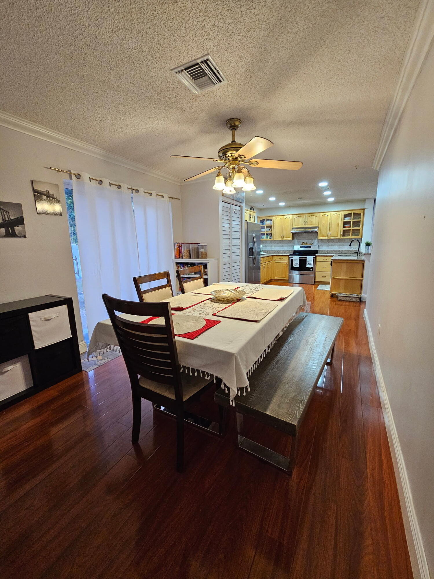 PEMBROKE LAKES SECTION EIGHT - Residential