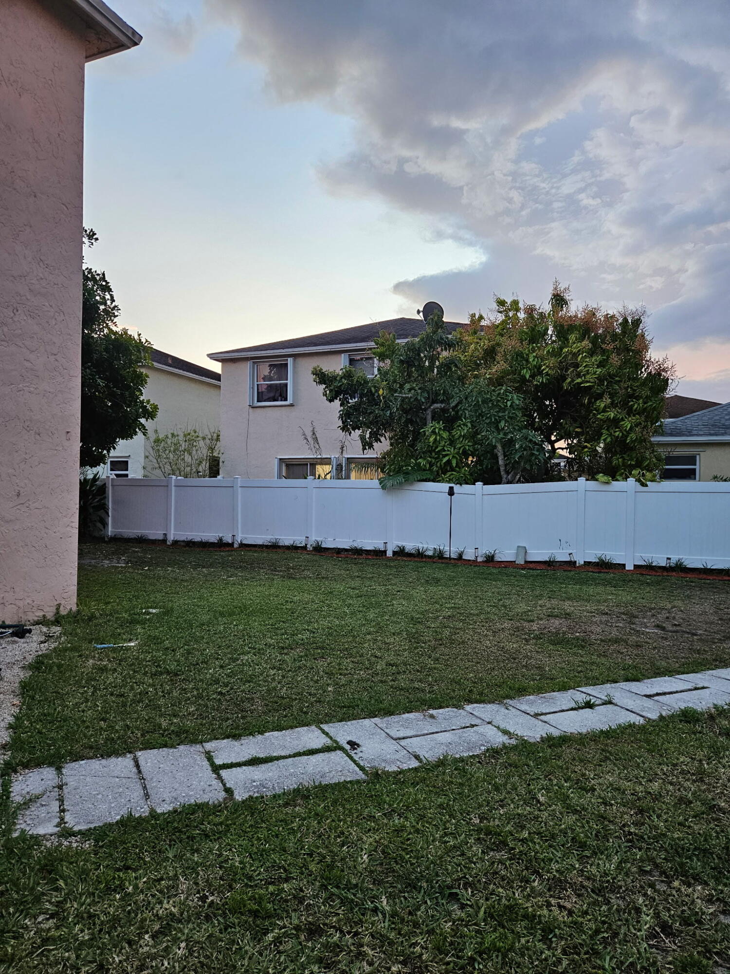 PEMBROKE LAKES SECTION EIGHT - Residential