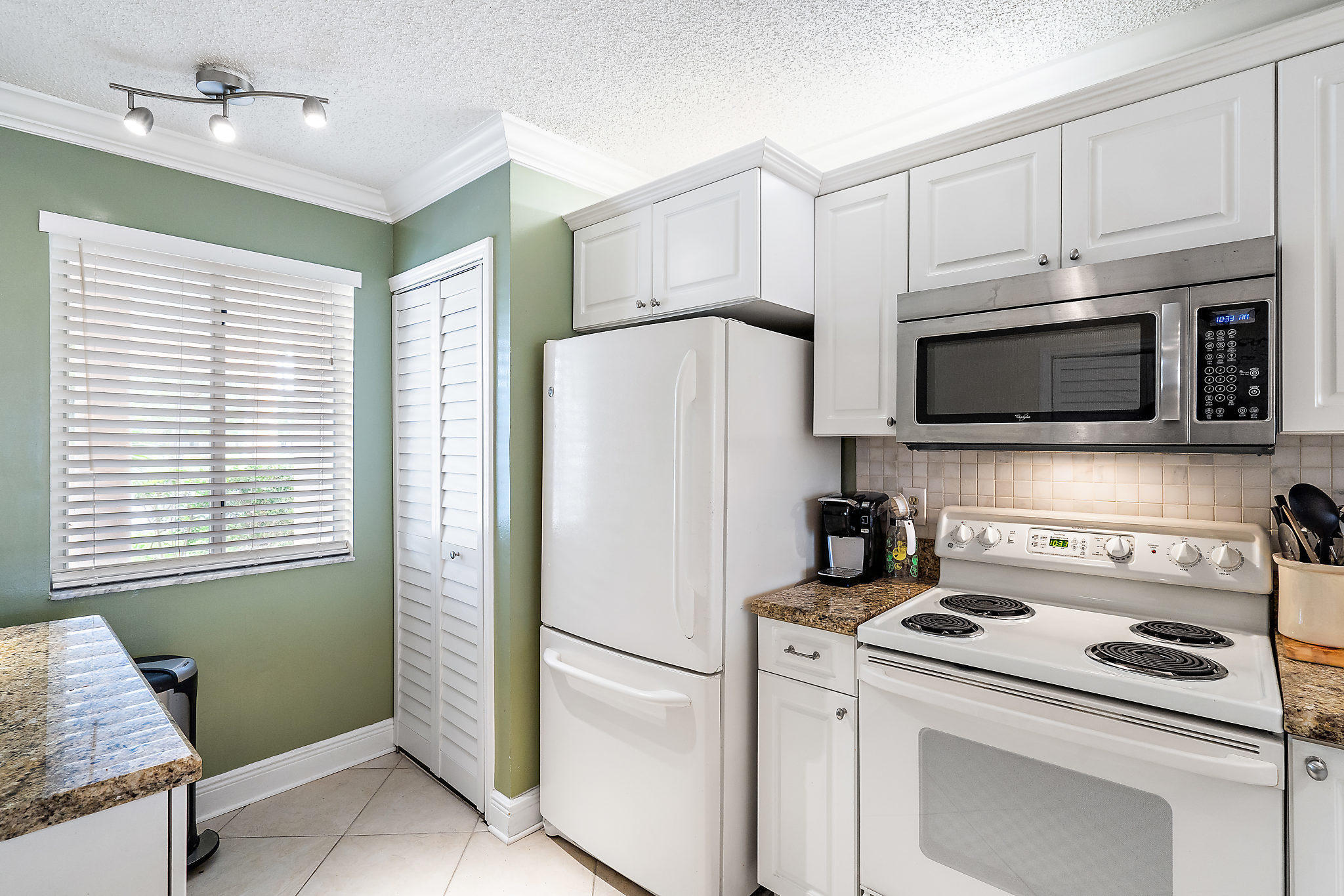 JUPITER BAY ONE THRU SIX CONDO - Residential Lease