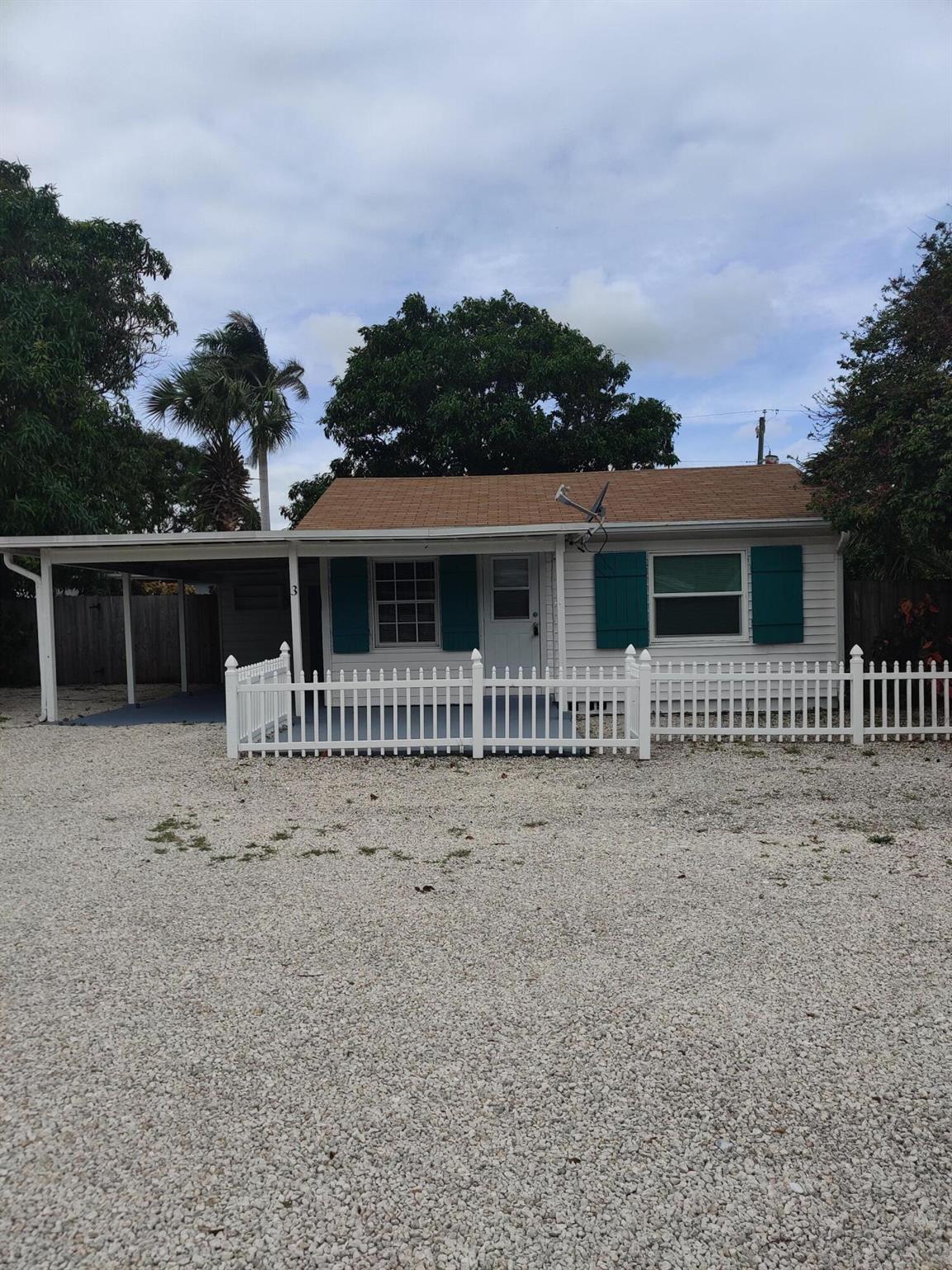 sec dep, last month's rent, pet deposit if nec, rental app, renters insurance, credit score over 680 (w;o co-sign), drivers licenseWATER IS INCLUDED.