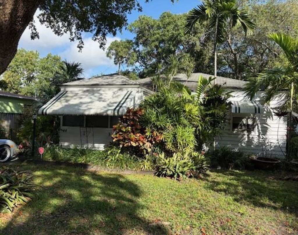 Photo of 44 SW 5th Street, Dania Beach, FL 33004 (MLS # B26030846)