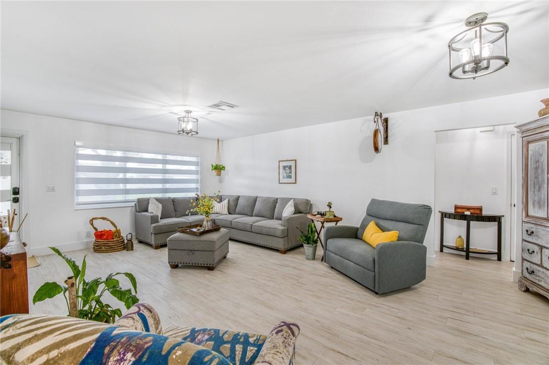 Lauderdale West Sec 4 88- - Residential