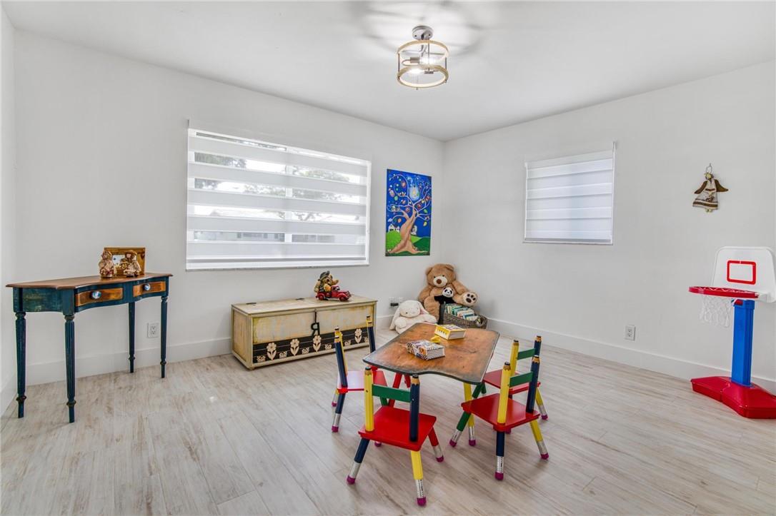 Lauderdale West Sec 4 88- - Residential