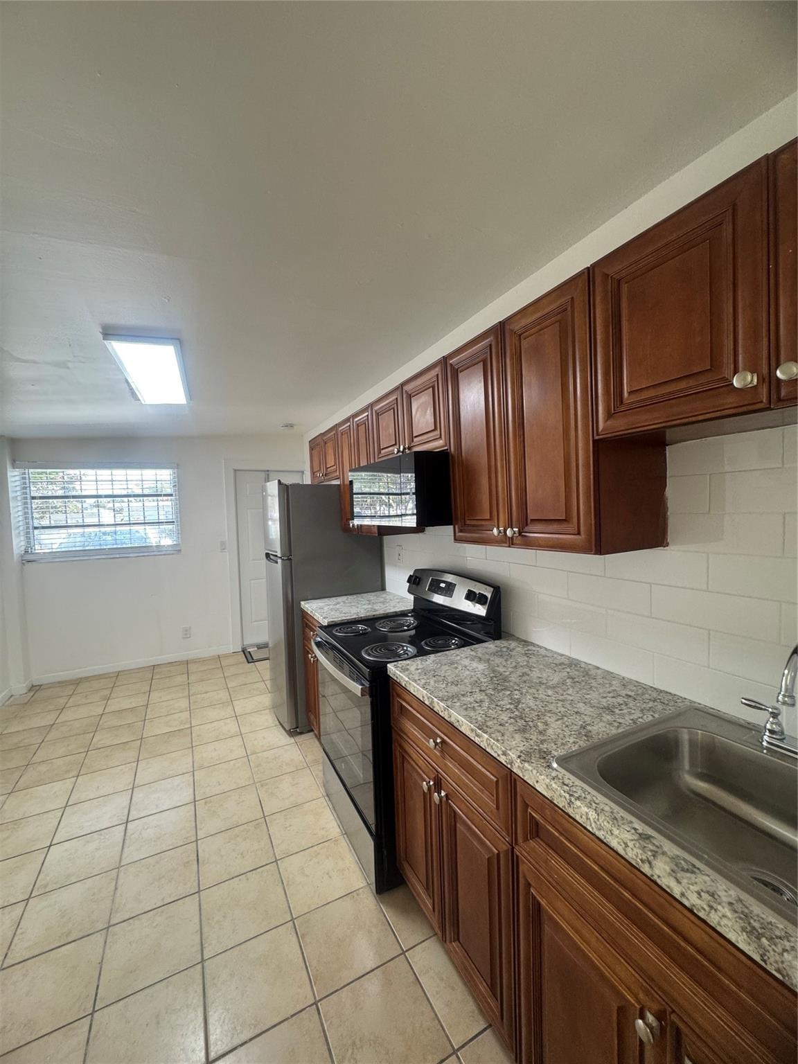 33 E 27th St 1