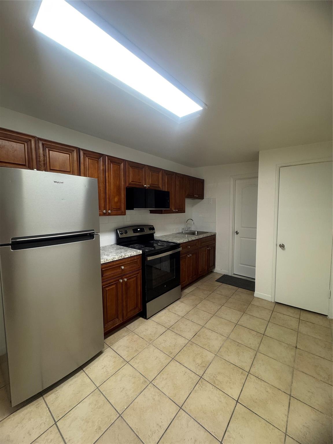 33 E 27th St 1