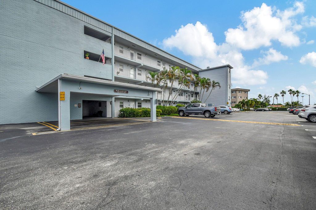 Photo of 2400 NE 1st Lane #4110, Boynton Beach, FL 33435 (MLS # R11030653)