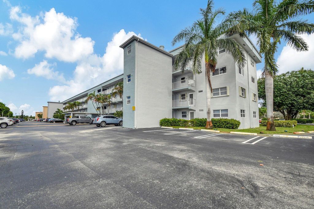 Photo of 2400 NE 1st Lane #4110, Boynton Beach, FL 33435 (MLS # R11030653)
