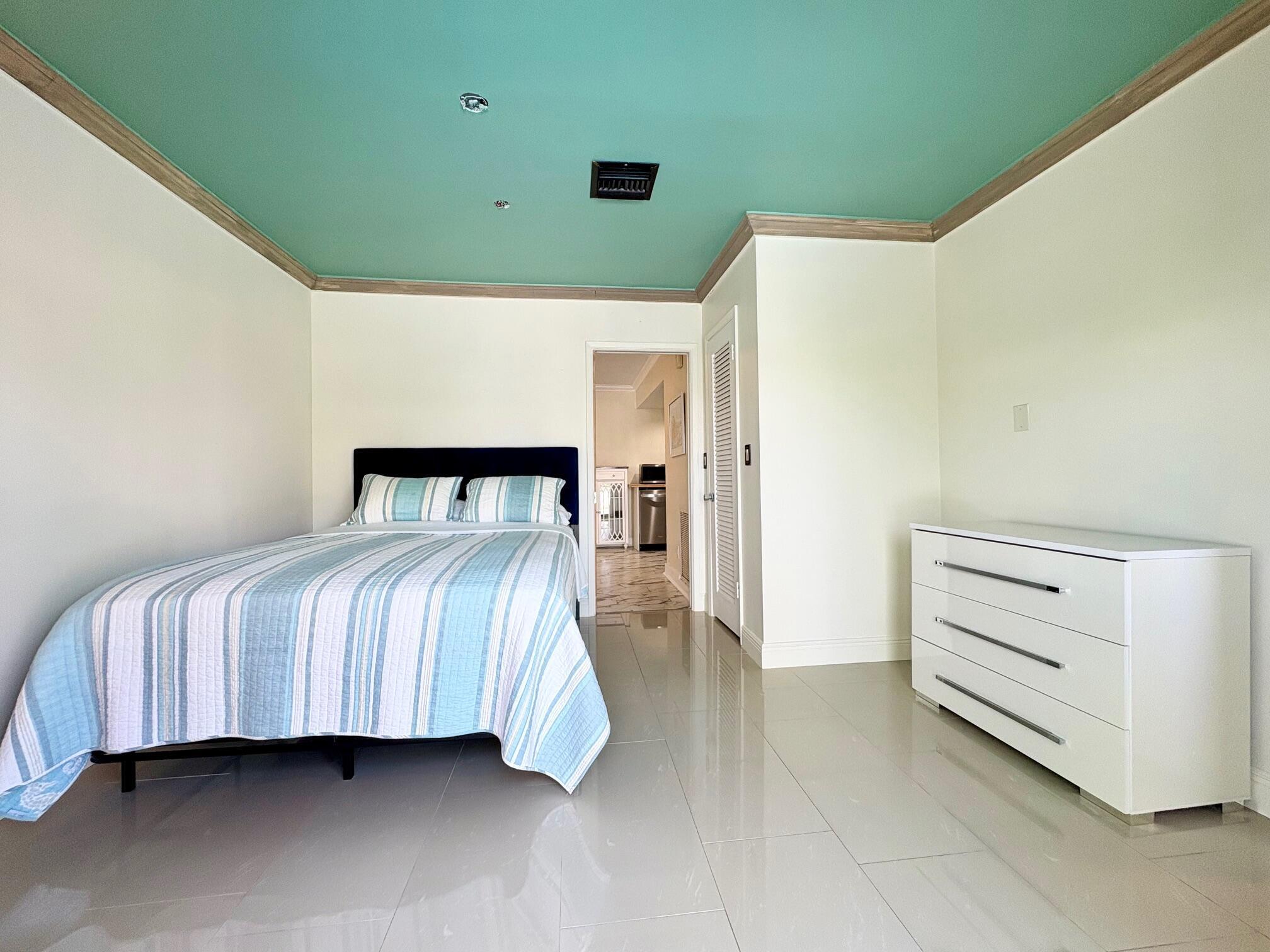 KINGS CROWN - Residential Lease