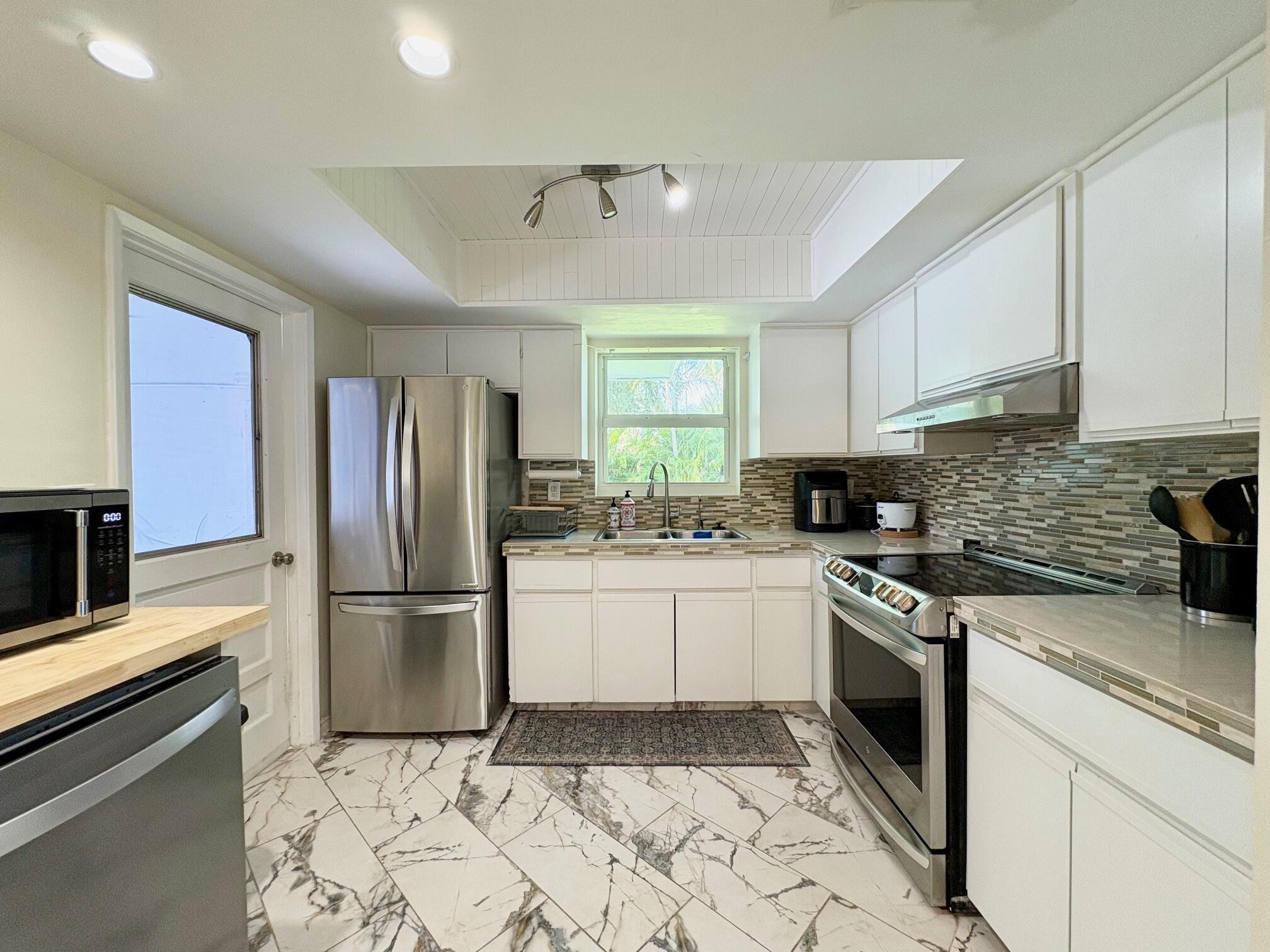 KINGS CROWN - Residential Lease