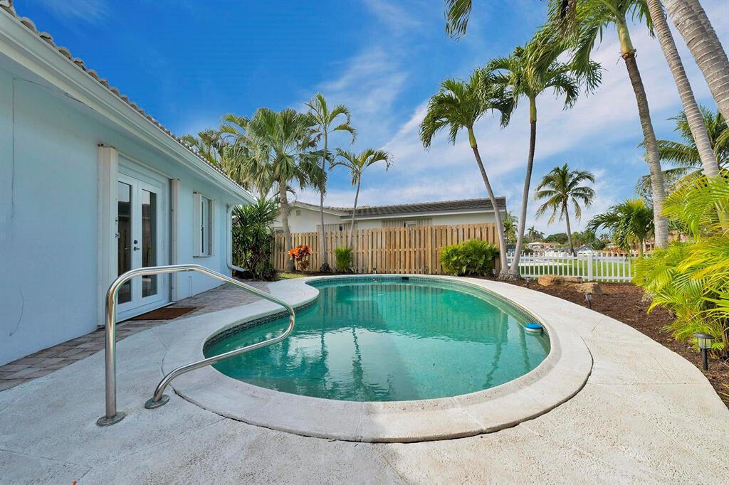 KINGS CROWN - Residential Lease