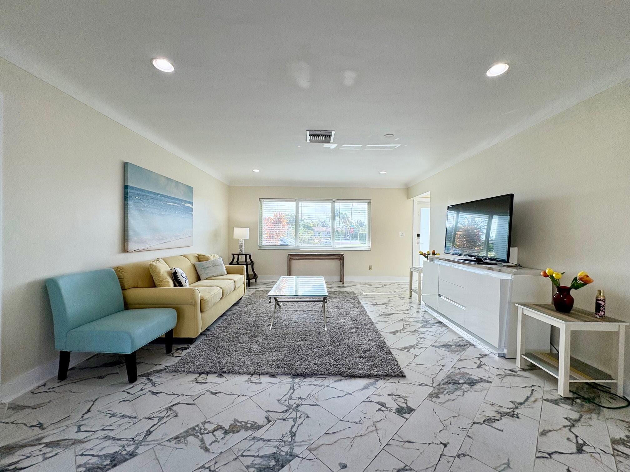 KINGS CROWN - Residential Lease