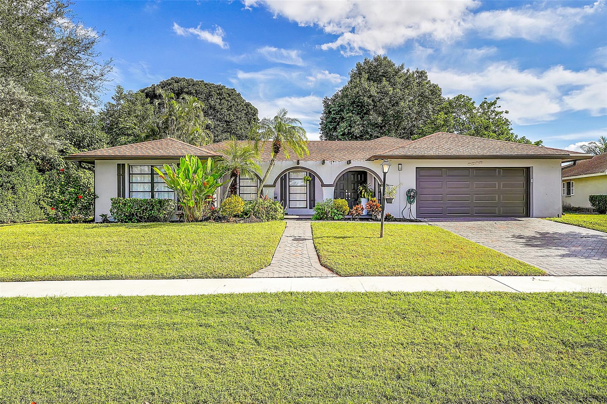 Great seasonal single-family home with no HOA, close to everything! Come check it out—it’s also for sale. Stay, enjoy the vibe, and you just might end up buying it!