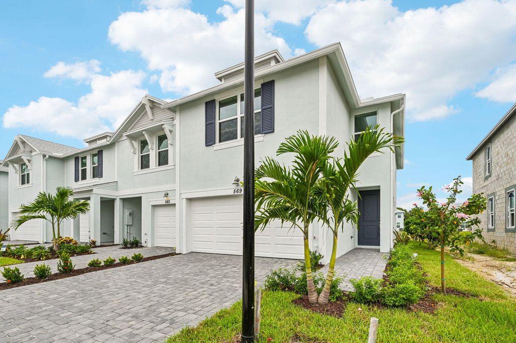 Photo of 569 Salisbury Circle, Fort Pierce, FL 34982 (MLS # R11113261)