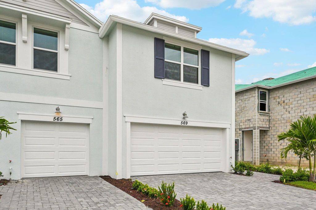 Photo of 569 Salisbury Circle, Fort Pierce, FL 34982 (MLS # R11113261)