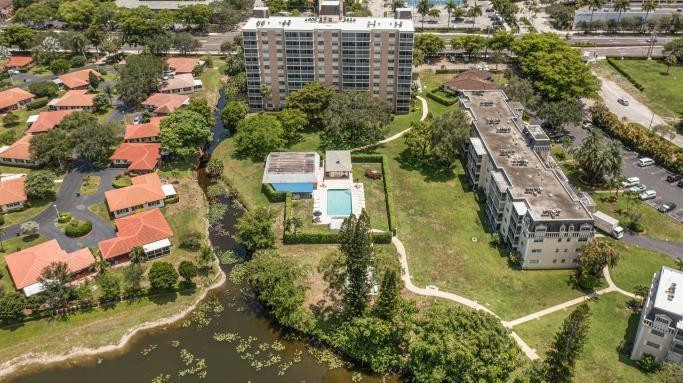 Briarwood Club 3 Condo - Residential