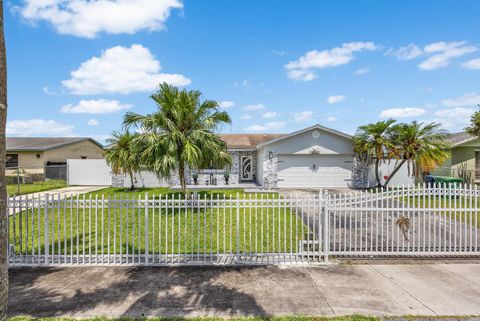 Single Family Residence in Homestead FL 26522 122nd Court Ct.jpg