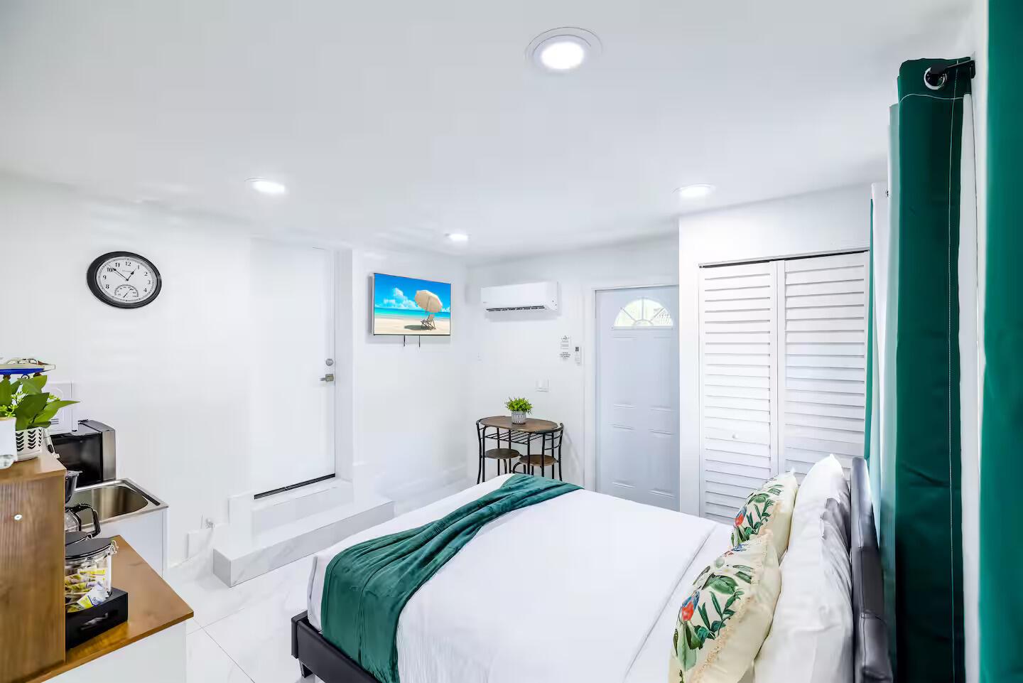 FLAGLER GROVE MANOR - Residential Lease