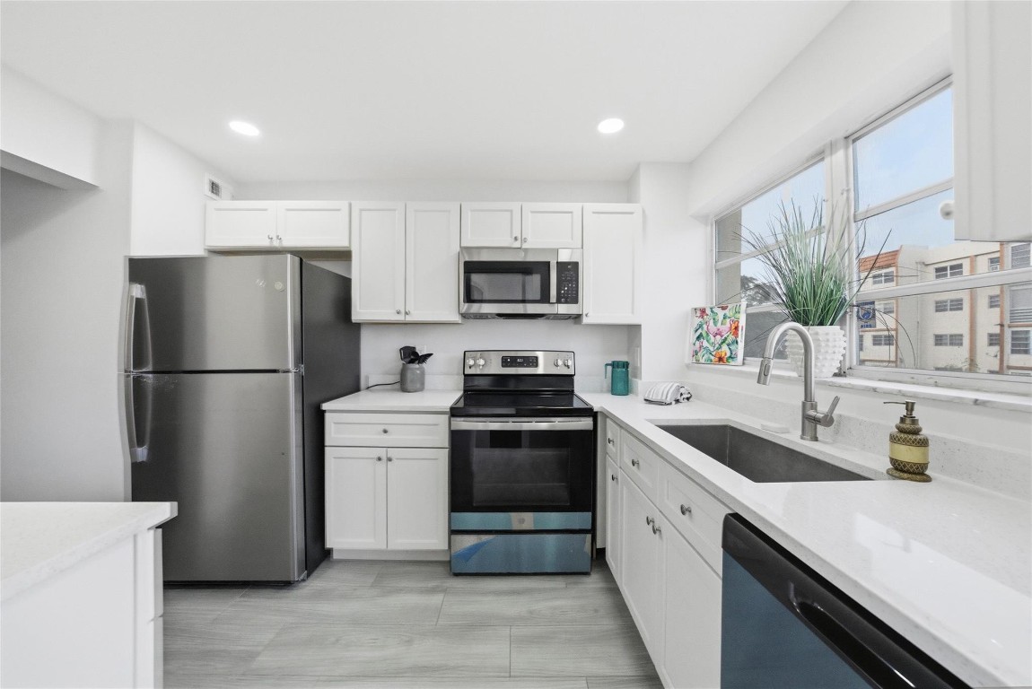 CYPRESS TREE CONDO BLDG 1 - Residential