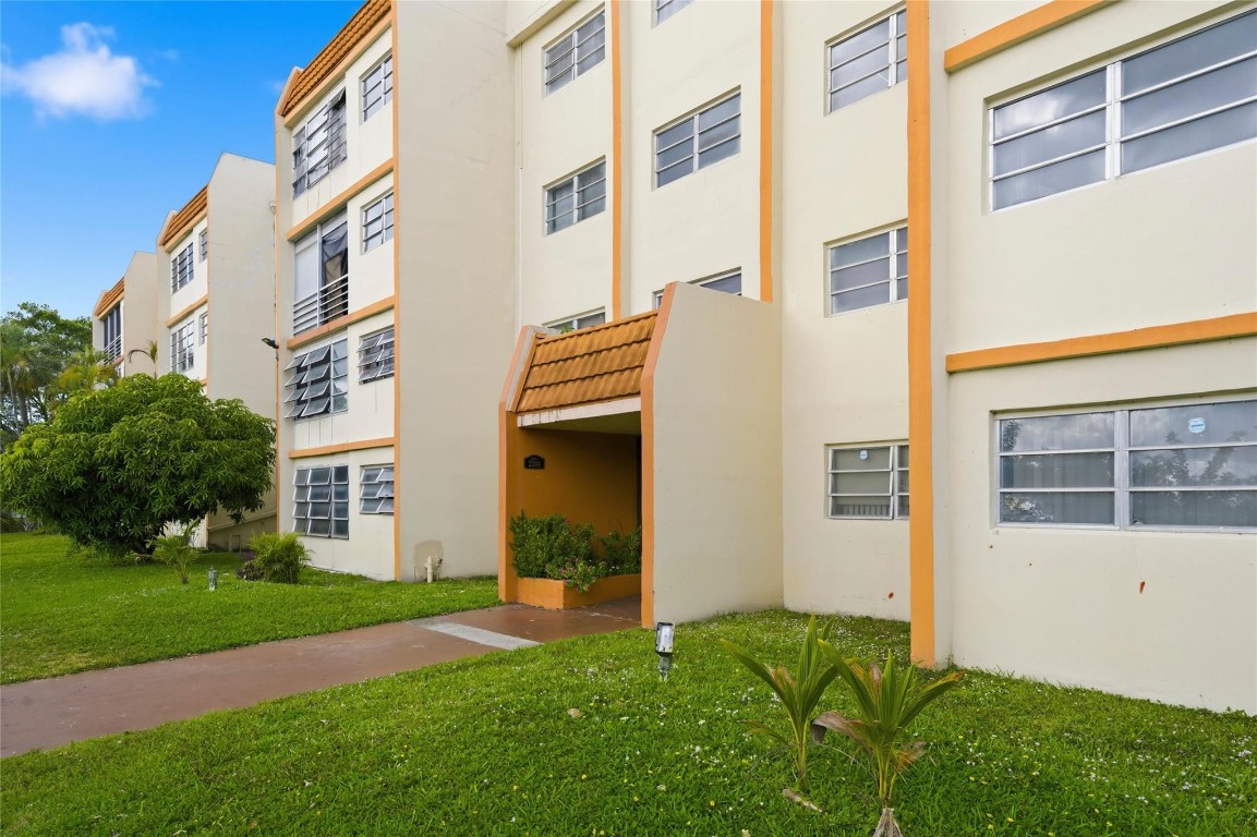 CYPRESS TREE CONDO BLDG 1 - Residential