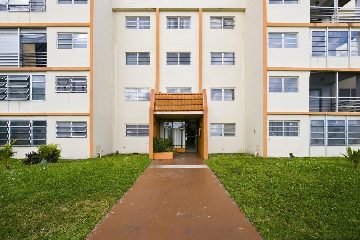 CYPRESS TREE CONDO BLDG 1 - Residential