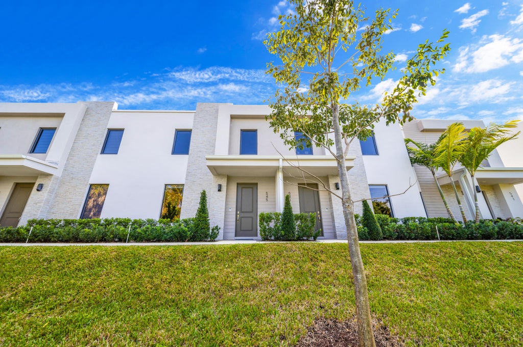 Photo of 545 NW 17th Street, Fort Lauderdale, FL 33311 (MLS # B26091198)