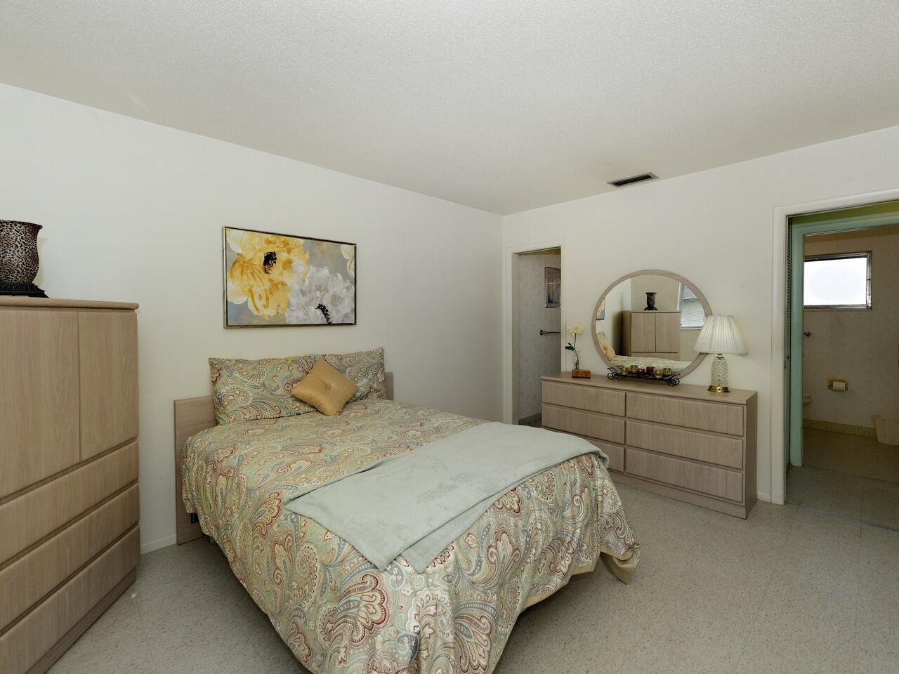 CRESTHAVEN VILLAS 3 CONDO - Residential