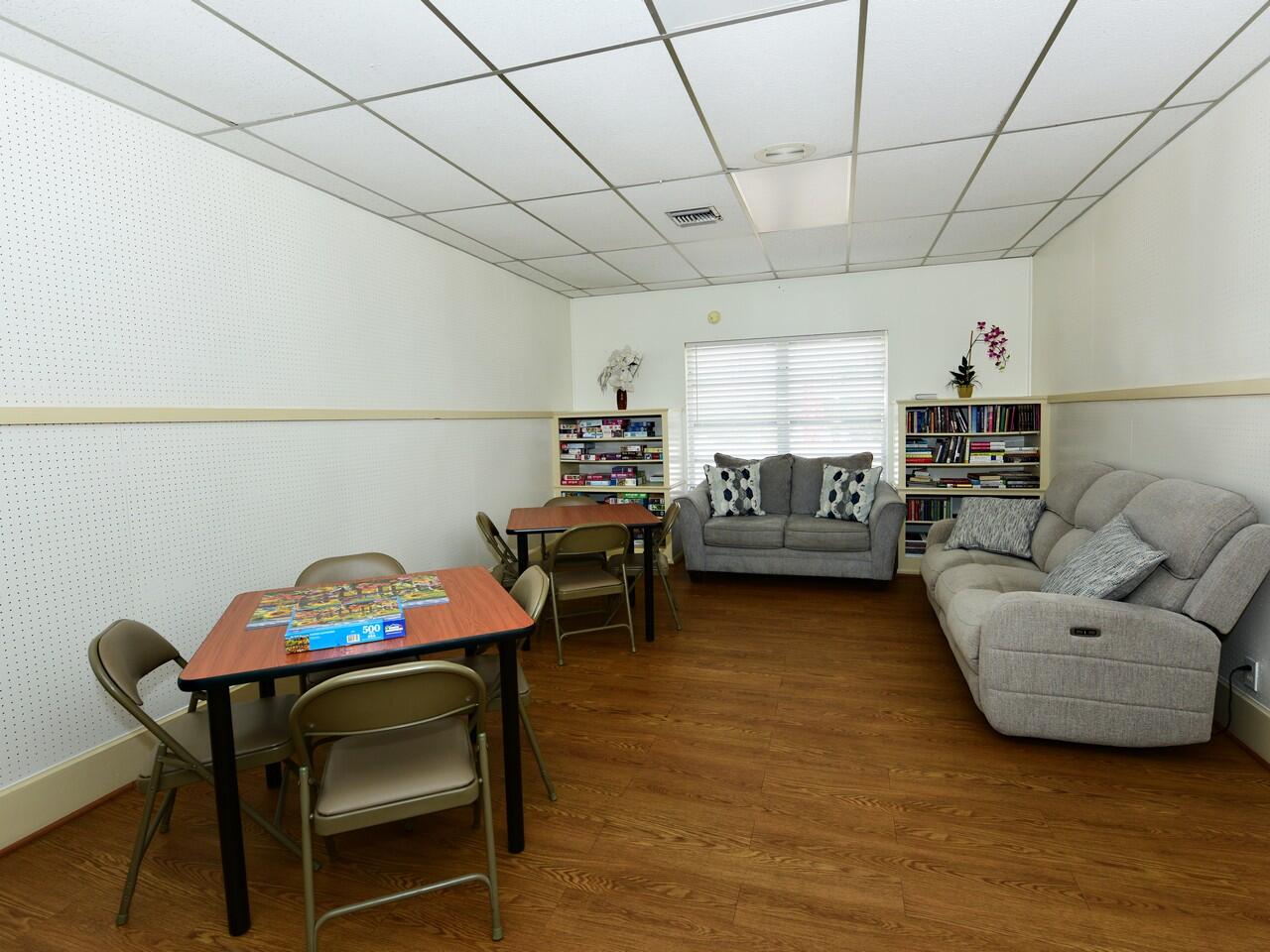 CRESTHAVEN VILLAS 3 CONDO - Residential