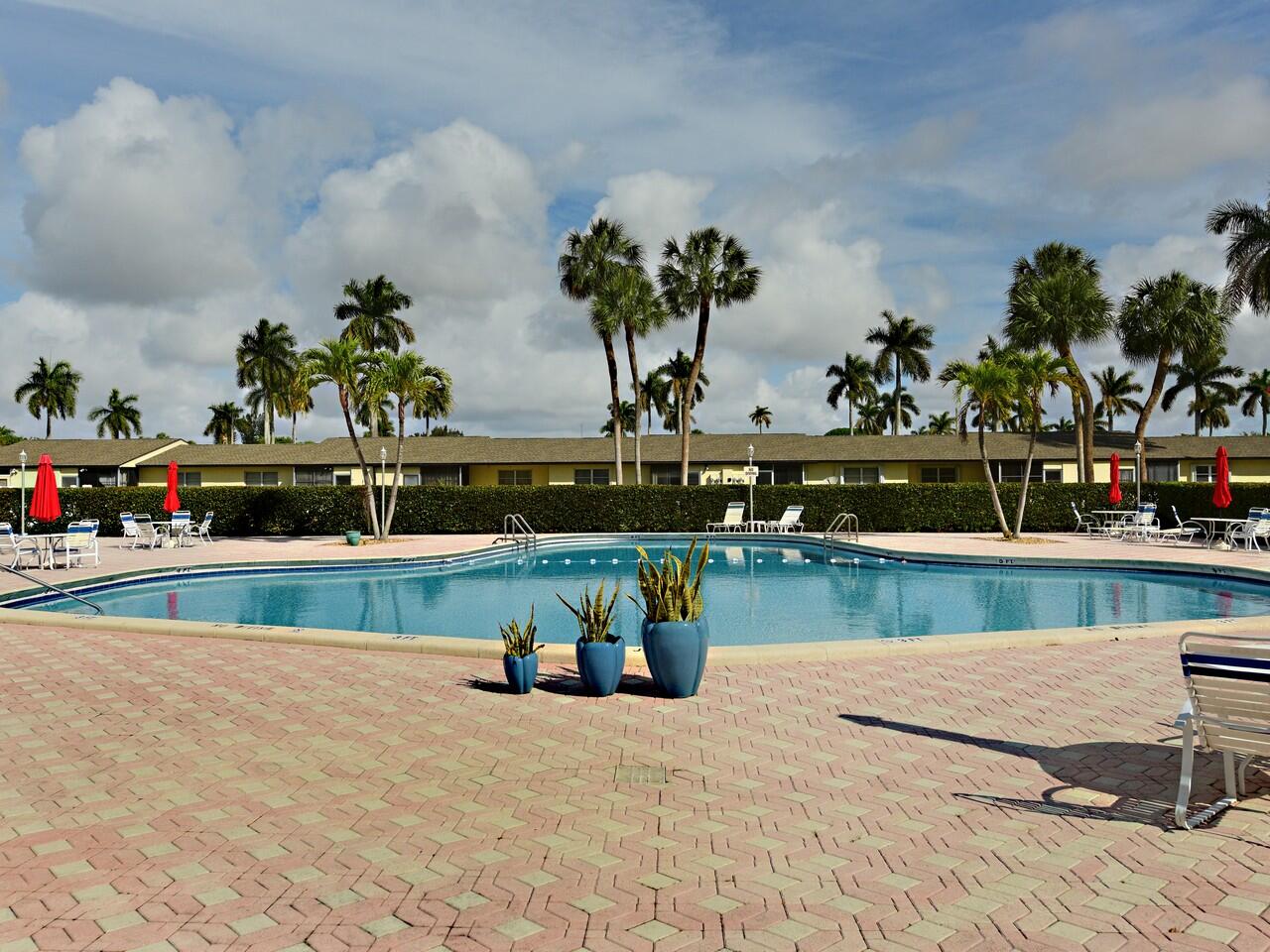 CRESTHAVEN VILLAS 3 CONDO - Residential