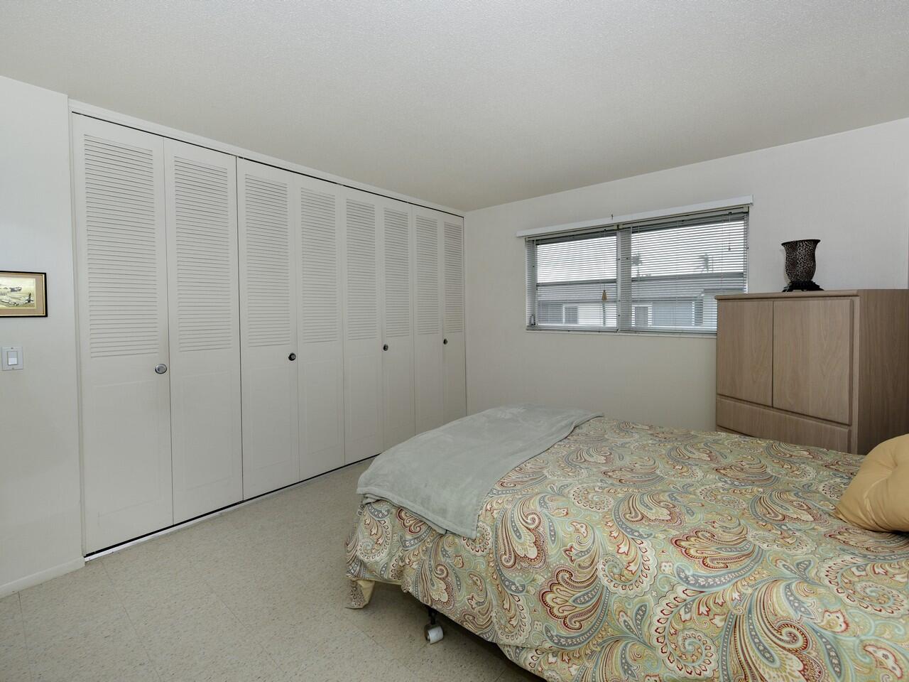 CRESTHAVEN VILLAS 3 CONDO - Residential